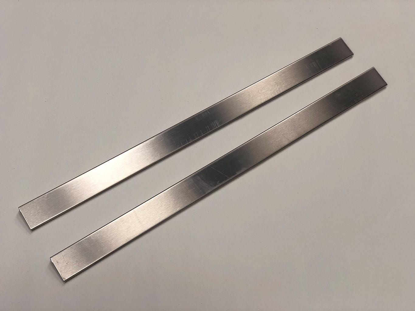 Φινίρισμα (inox trim) από ανοξείδωτο ατσάλι για ράφι w88/120/180 | 2 Τεμάχια